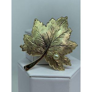 Sarah Coventry Maple Leaf Brooch w Pearl - Vintage